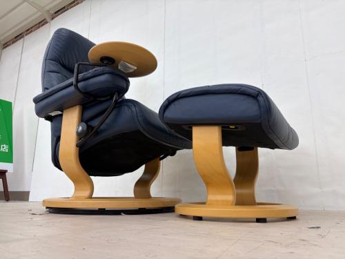 Ekornes (エコーネス) リクライニングチェアー オットマン、専用テーブル付 サンライズ
