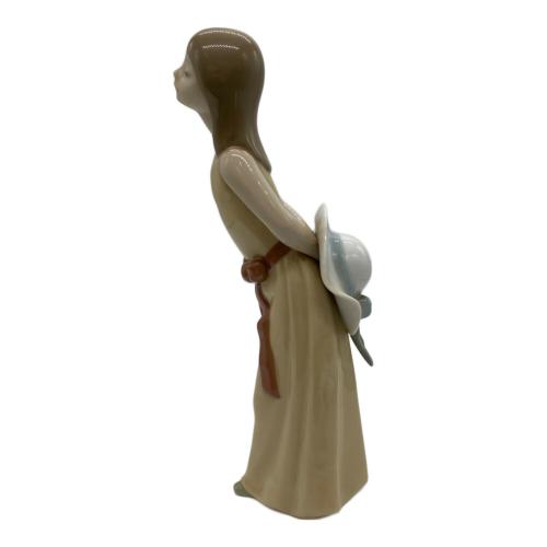LLADRO (リヤドロ) フィギュリン いたずらな少女 5006 ヨゴレ有