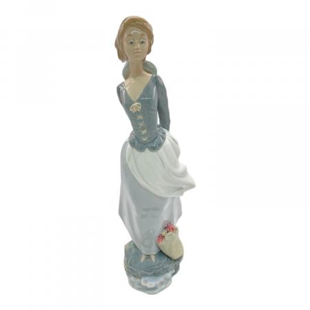 LLADRO (リヤドロ) フィギュリン 『海のそよ風』｜トレファクONLINE