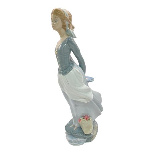 LLADRO (リヤドロ) フィギュリン 『海のそよ風』