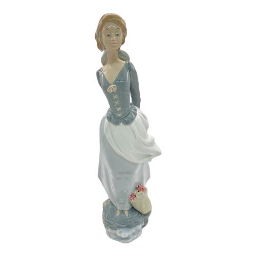 LLADRO (リヤドロ) フィギュリン 『海のそよ風』