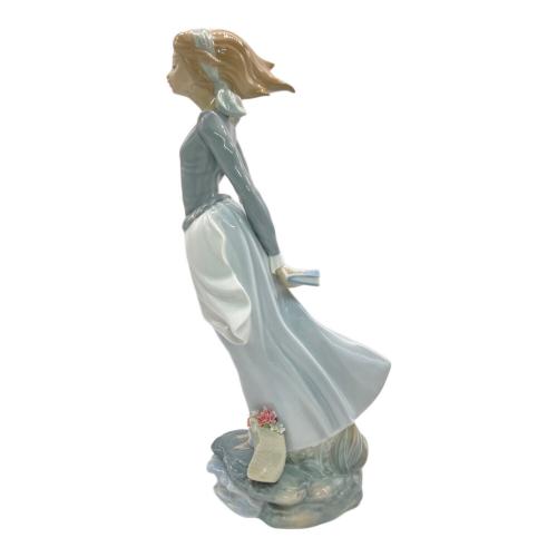 LLADRO (リヤドロ) フィギュリン 『海のそよ風』