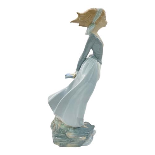 LLADRO (リヤドロ) フィギュリン 『海のそよ風』