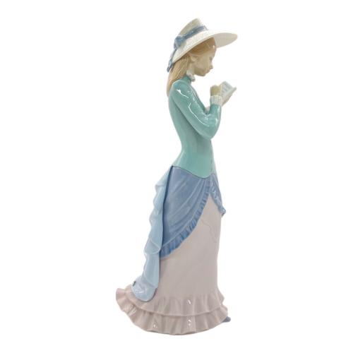 LLADRO (リヤドロ) フィギュリン 読書する貴婦人 一部割れ・ヨゴレ等有