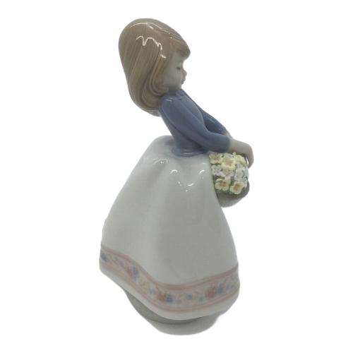 LLADRO (リヤドロ) フィギュリン 五月の花