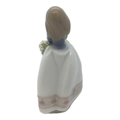 LLADRO (リヤドロ) フィギュリン 五月の花