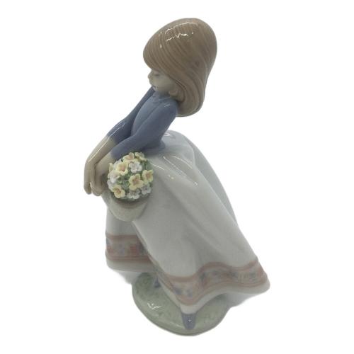 LLADRO (リヤドロ) フィギュリン 五月の花