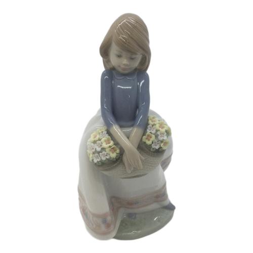 LLADRO (リヤドロ) フィギュリン 五月の花