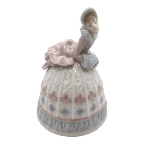 LLADRO (リヤドロ) フィギュリン 冬の鐘 経年劣化の変色あり