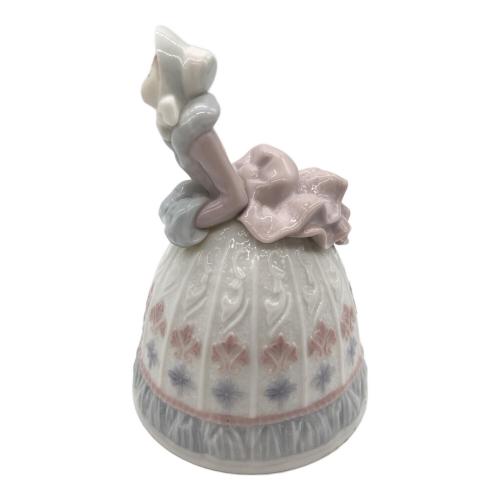 LLADRO (リヤドロ) フィギュリン 冬の鐘 経年劣化の変色あり