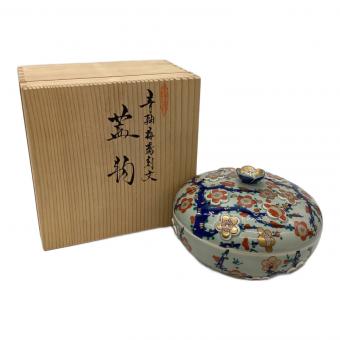 有田焼 (アリタヤキ) 蓋物 青釉梅陽刻文 林 九郎