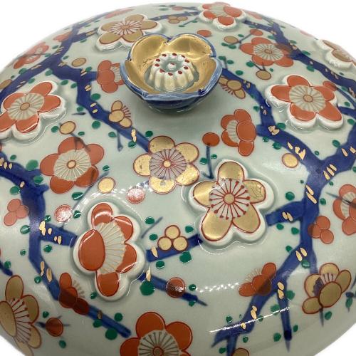 有田焼 (アリタヤキ) 蓋物 青釉梅陽刻文 林 九郎