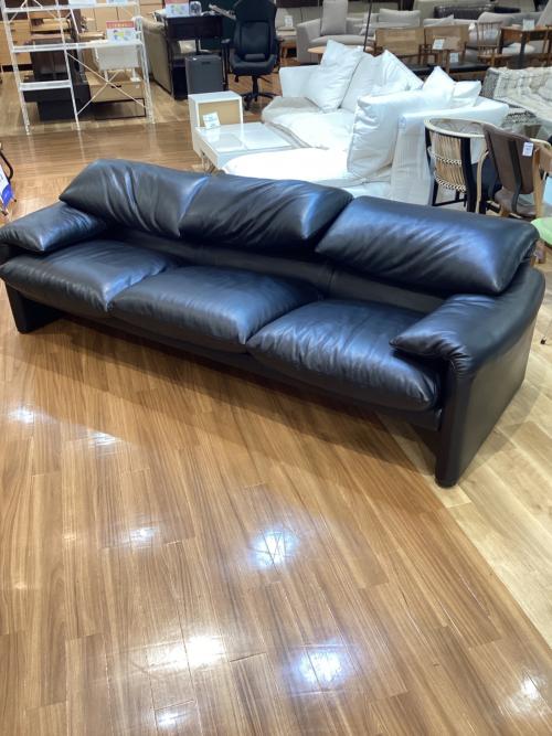 CASSINA (カッシーナ) 3人掛けソファー ブラック MARALUNGA