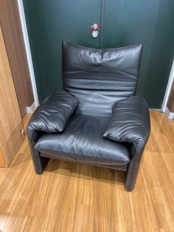 CASSINA (カッシーナ) 1人掛けソファー ブラック MARALUNGA