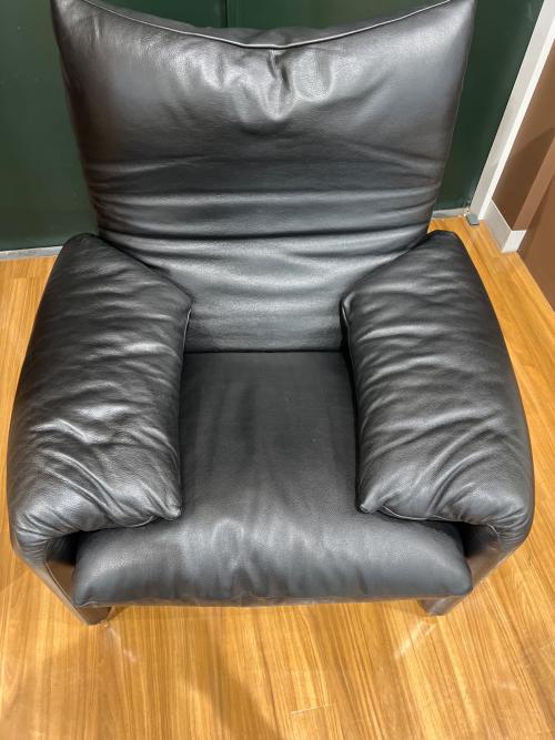 CASSINA (カッシーナ) 1人掛けソファー ブラック MARALUNGA