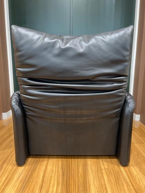 CASSINA (カッシーナ) 1人掛けソファー ブラック MARALUNGA