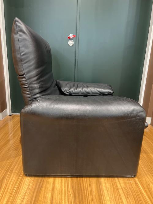 CASSINA (カッシーナ) 1人掛けソファー ブラック MARALUNGA