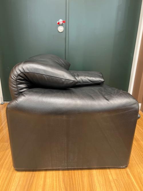 CASSINA (カッシーナ) 1人掛けソファー ブラック MARALUNGA