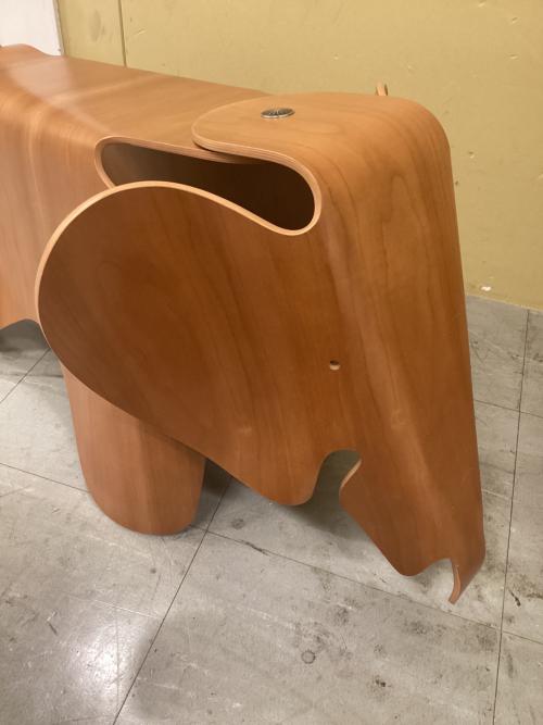 Vitra (ヴィトラ) スツール プライウッド仕様 ブラウン Eamas Elephant