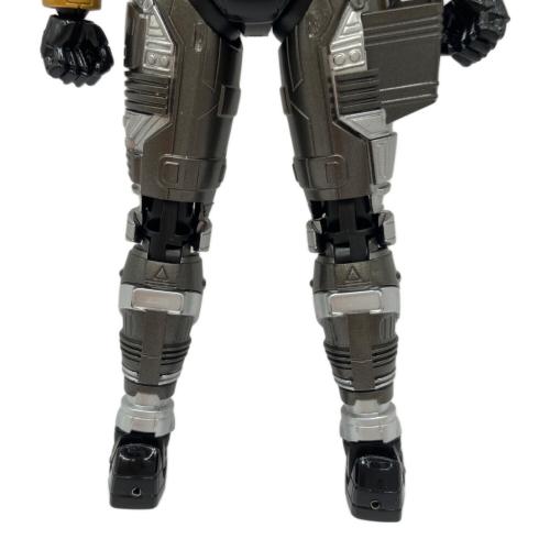 BANDAI (バンダイ) S.H.Figuarts 重甲ビーファイター BLACK BEET フィギュア