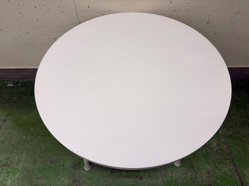 ligne roset (リーンロゼ) ダイニングテーブル ホワイト