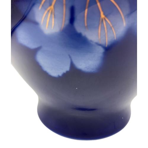 深川製磁 (フカガワセイジ) 花瓶　呉須葡萄