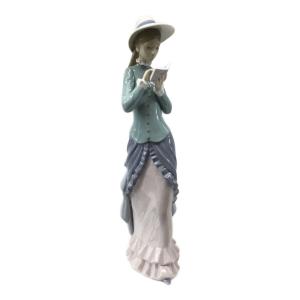 フィギュリン 読書する貴婦人 LLADRO(リヤドロ)