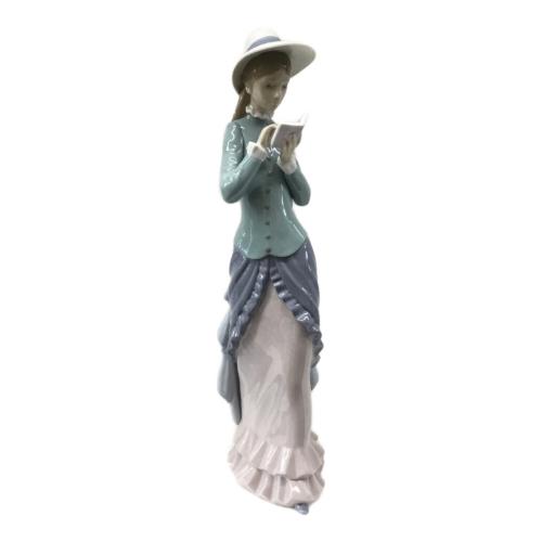 フィギュリン 読書する貴婦人 LLADRO(リヤドロ)