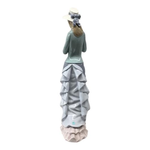 フィギュリン 読書する貴婦人 LLADRO(リヤドロ)