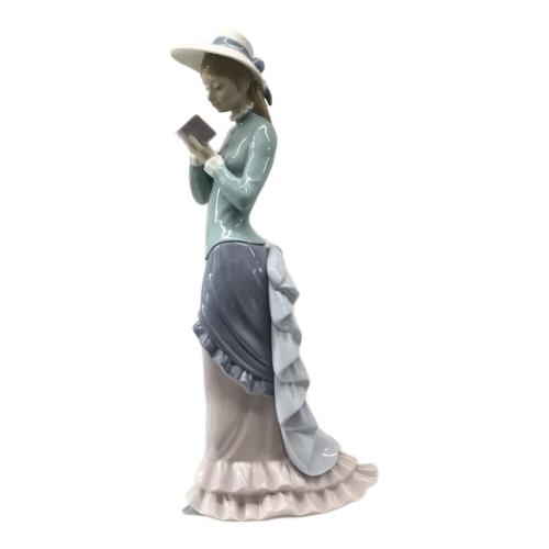 フィギュリン 読書する貴婦人 LLADRO(リヤドロ)