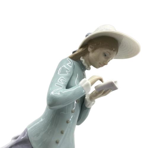フィギュリン 読書する貴婦人 LLADRO(リヤドロ)
