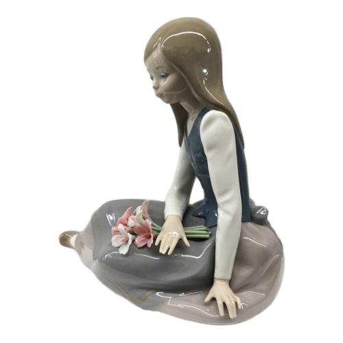 フィギュリン「あなたを待ちながら」9221 LLADRO(リヤドロ)