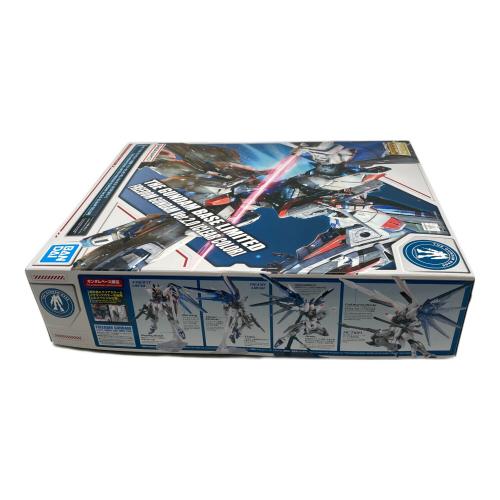 BANDAI (バンダイ) ガンプラ 1/100 MG ZGMF-X10A フリーダムガンダム Ver.2.0 クリアカラー 「機動戦士ガンダムSEED」 ガンダムべース限定