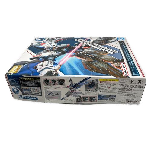 BANDAI (バンダイ) ガンプラ 1/100 MG ZGMF-X10A フリーダムガンダム Ver.2.0 クリアカラー 「機動戦士ガンダムSEED」 ガンダムべース限定