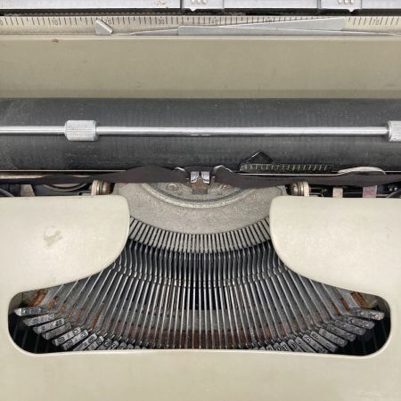 Olivetti (オリベッティ) タイプライター Lettera 22