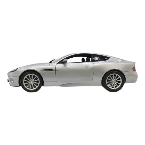 京商 (キョウショウ) モデルカー 1/12 Aston Martin V12 Vanquish Silver (アストンマーチン V12 バンキッシュ  シルバー) 08603S2｜トレファクONLINE