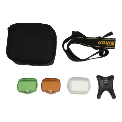 Nikon (ニコン) デジタル一眼レフカメラ D3100 ズームレンズキット