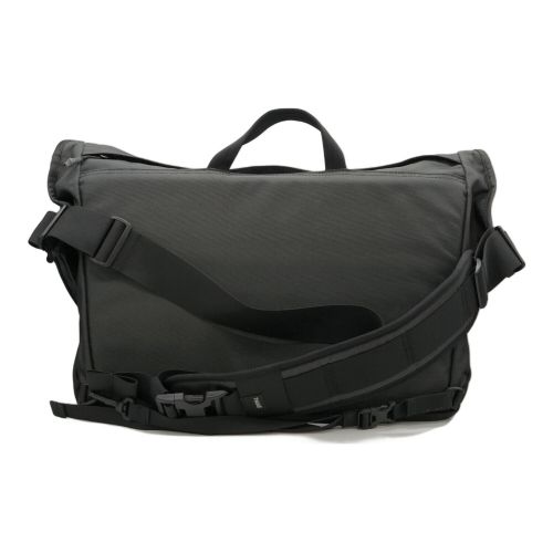 THULE (スーリー) カメラバッグ convert dslr messenger｜トレファクONLINE