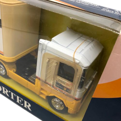 ミニカー 2008 TEAM TRANSPORTER 1:32