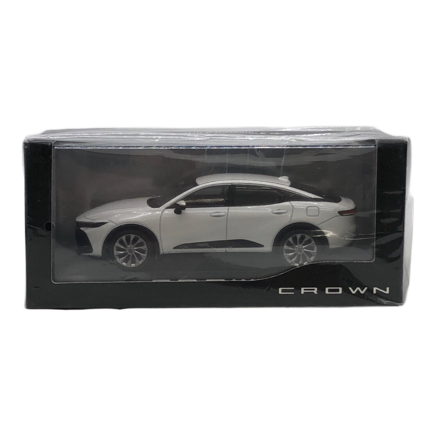 トヨタ クラウンスポーツ 1/30 ブラック×プレシャスホワイトパール