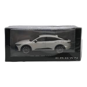 モデルカー ブラック×プレシャスホワイトパール トヨタ クラウン 1/30カラーサンプル