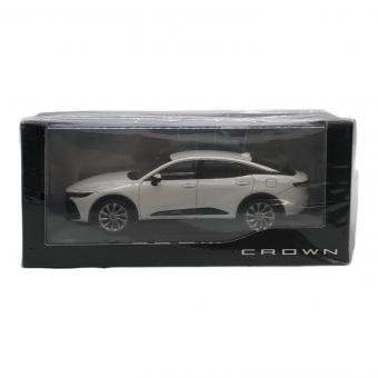 モデルカー ブラック×プレシャスホワイトパール トヨタ クラウン 1/30カラーサンプル