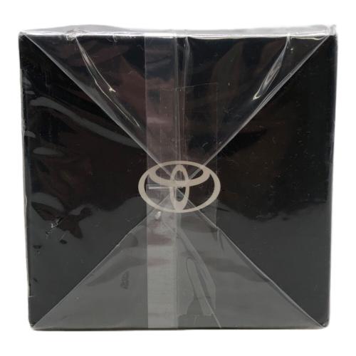 モデルカー ブラック×プレシャスホワイトパール トヨタ クラウン 1/30カラーサンプル