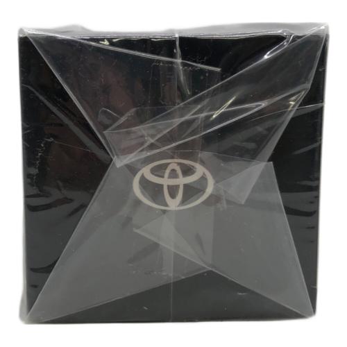 モデルカー ブラック×プレシャスホワイトパール トヨタ クラウン 1/30カラーサンプル