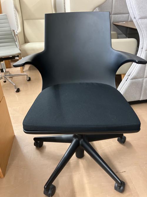 Kartell (カルテル) チェア ブラック スプーンチェア