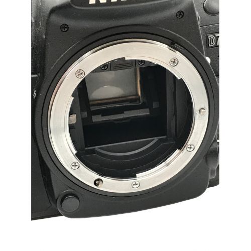 Nikon (ニコン) デジタル一眼レフカメラ D7000 1620万画素　バッテリー2個付