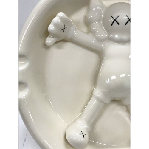 KAWS オリジナルフェイク 灰皿 インテリア小物 灰皿 売れ筋新商品