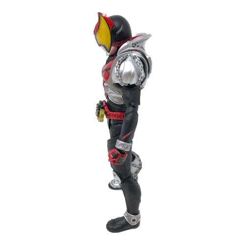 BANDAI (バンダイ) 仮面ライダーキバ キバフォーム フィギュア S.H.Figuarts（フィギュアーツ） 真骨彫製法 仮面ライダーキバ