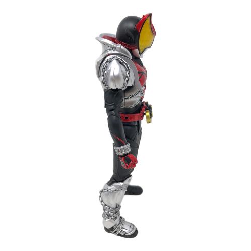 BANDAI (バンダイ) 仮面ライダーキバ キバフォーム フィギュア S.H.Figuarts（フィギュアーツ） 真骨彫製法 仮面ライダーキバ