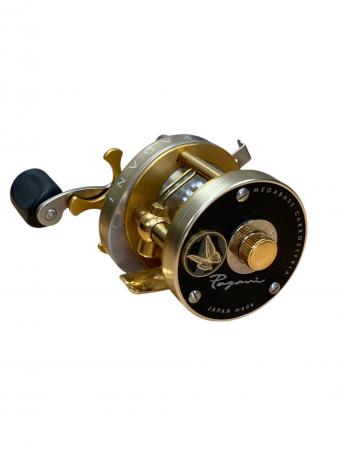 MEGABASS（メガバス）ベイトリール PAGANI（パガーニ） P300 右ハンドル 釣り